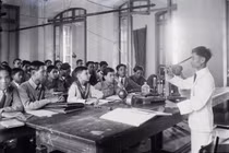 Xúc động ngắm ảnh hiếm về các nhà giáo Việt Nam một thế kỷ trước