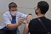 Liều vaccine tăng cường giảm tỷ lệ tử vong do COVID-19 tới 90%