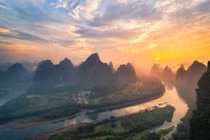 Cảnh tượng siêu thực trên dòng sông kỳ ảo nhất Trung Quốc 
