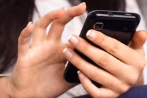 Sau khi ly hôn, người yêu cũ liên tục nhắn tin cho chồng 