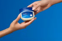 Video: 5 mẹo hay từ vaseline không nên bỏ qua