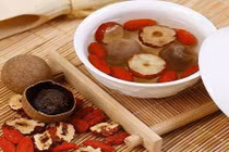Trị chứng khô mắt, trẻ hóa da với trà long nhãn, táo đỏ