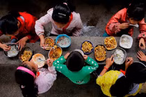 Tò mò bữa trưa của học sinh trên khắp thế giới