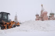 Thủ đô Moscow trắng xóa trong trận tuyết rơi kỷ lục
