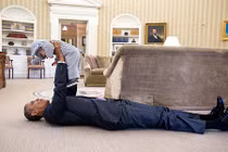 Khoảnh khắc hài hước hiếm thấy của Tổng thống Mỹ Obama