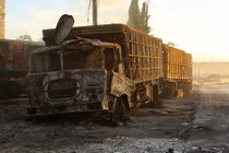 Hiện trường vụ không kích đoàn xe cứu trợ Syria tại Aleppo