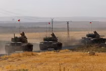 Loạt ảnh mới nhất về xe tăng TNK rầm rộ tiến vào Syria