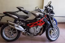 Siêu môtô “hàng độc” MV Agusta Brutale giá 700 triệu tại VN 