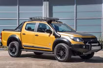 Bán tải Chevrolet Colorado độ “full option” chính hãng