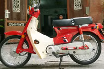 Cận cảnh xe máy Honda DD đỏ “siêu zin” tại Sài Gòn