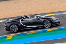 Siêu xe Bugatti Chiron nhanh hơn cả xe đua Le Mans