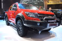 Chevrolet Colorado giá 619 triệu “đấu” Ford Ranger tại VN