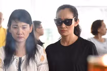 Thúy Hạnh, Mỹ Uyên khóc sưng mắt viếng nghệ sĩ Lê Bình