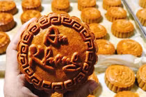 Các loại bánh Trung thu handmade đẹp lạ, thơm ngon quyến rũ khách thành phố