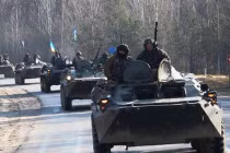Xe tăng quân đội Ukraine ùn ùn đổ về thành phố Lugansk
