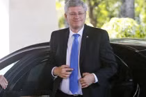 Sau Mỹ, Canada "đóng băng" hợp tác quân sự với Nga