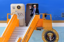 Tổng thống Mỹ Donald Trump đã đến Đà Nẵng tham dự APEC