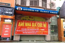 Tên Chủ tịch UBND TP Vinh in trên băng rôn rao bán nhà