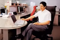 Suýt toi mạng vì hồn nhiên tin lời bạn tự cắt tinh hoàn