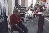 Kinh hãi phát hiện cụ ông 70 tuổi nuôi... 200 con chuột trong nhà