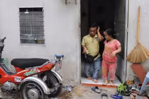 Tình yêu trở ngại của cặp vợ chồng cao 1,1 mét