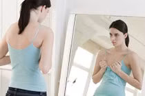 Lạ kỳ chồng liên tục khuyến khích tôi phẫu thuật nâng ngực