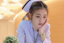 Nữ y tá bỗng dưng nổi tiếng vì xinh như hot girl