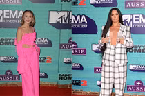 Dàn sao Hollywood gợi cảm trên thảm đỏ MTV EMA 2017