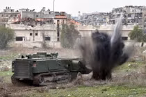 Ảnh: Quân đội Nga vất vả phá bom, mìn "khủng" ở Syria