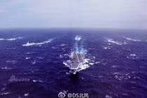 Cụm tàu sân bay Trung Quốc "diễu võ, giương oai" trên biển