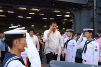 Tổng thống Duterte hứng thú với khu trục hạm Izumo Nhật Bản
