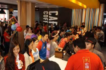 McDonald VN khoe lượng khách khổng lồ tháng đầu tiên