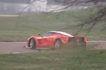 Tay đua số 1 thế giới mất kiểm soát siêu xe LaFerrari