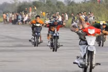Truy bắt 2 anh em ruột tổ chức đua xe trái phép