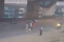Người đàn ông nghi rơi từ đường sắt trên cao Cát Linh - Hà Đông