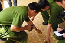Nổi cơn ghen điên cuồng, chồng cầm dao bầu đâm vợ 3 nhát