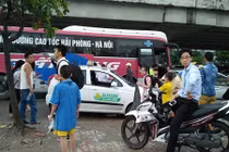 Xe khách “nhờn luật”, lập bến cóc náo loạn đường Hà Nội