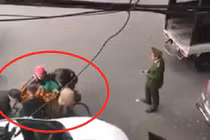 Clip công an tịch thu hoa quả cho vào bao tải: Xử phạt người phụ nữ bán hàng rong