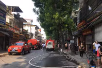 Cháy cửa hàng trên đường La Thành, nhiều người nhảy từ tầng 4 thoát thân