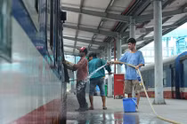 Cuộc sống nhộn nhịp ở ga Hà Nội trước đề xuất di dời