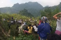 Hãi hùng phát hiện thi thể phân hủy dưới đèo Thung Khe