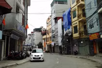 Chùm ảnh: Xuất hiện thêm dãy nhà siêu mỏng, siêu méo ở Hà Nội