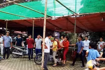 Nhóm côn đồ 7 người đi vệ sinh chỉ trả 5 nghìn đồng, còn dìm chủ nhà xuống ao