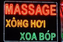 Hà Nội: Nghi giả danh cảnh sát hình sự đến quán massage cưỡng đoạt tiền