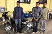 Tóm gọn nhóm thanh niên ném “bom bẩn” vào nhà dân