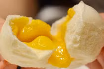 Món bánh bao kim sa tan chảy làm giới trẻ phát cuồng