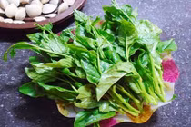 Rau ăn lá: món ngon thanh mát, thuốc quý của Đông y