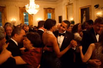 Xúc động chùm ảnh cuộc tình 27 năm của cựu Tổng thống Obama