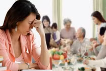 Cách trị cơn đau đầu nhanh chóng ngày Tết