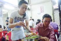 Quán lẩu pê đê ở Sài Gòn gây tò mò vì độc lạ